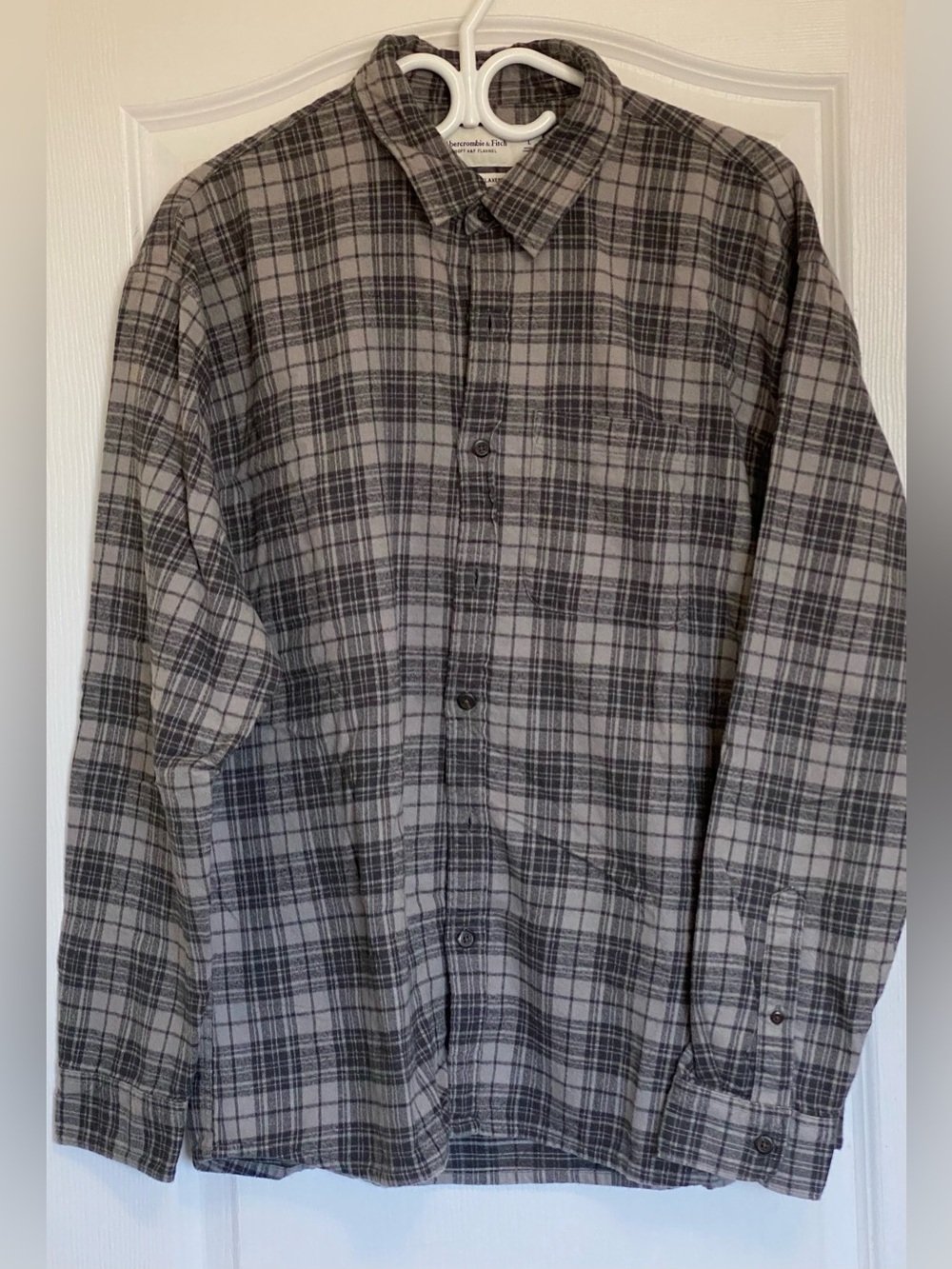 Abercrombie & Fitch Soft Flannel Gray & Black Plaid Button-Up Shirt Size L